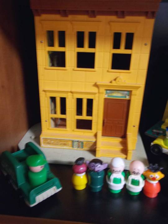 Vintage Fisher Price Sesame Street with garbage truck, The Count, Mrs and Mr. Hooper, Ernie